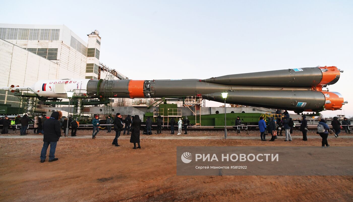 Вывоз РН "Союз-ФГ" на стартовую площадку космодрома "Байконур"