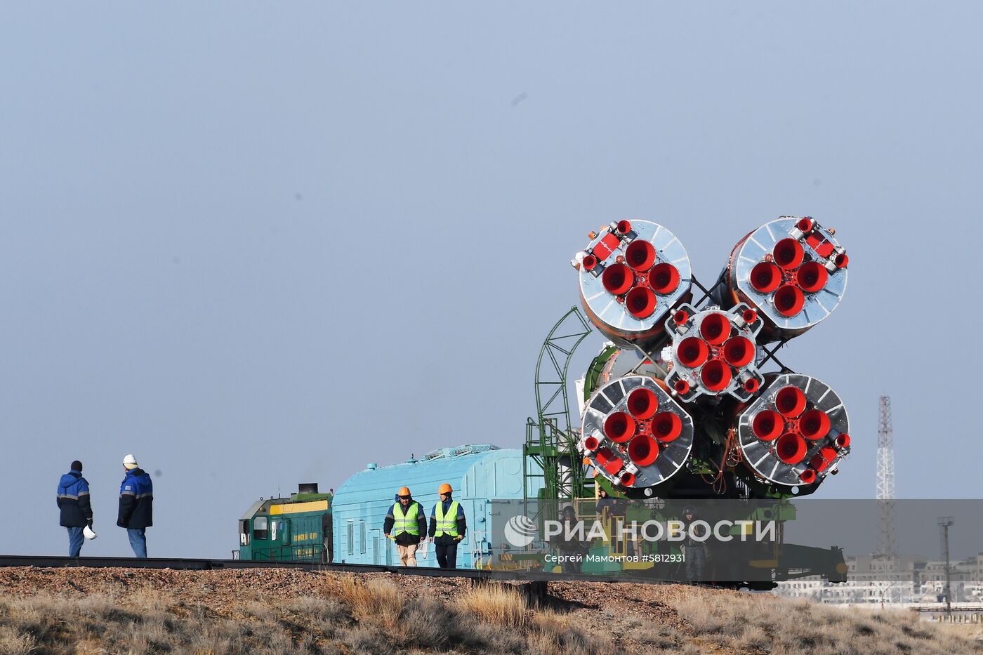 Вывоз РН "Союз-ФГ" на стартовую площадку космодрома "Байконур"