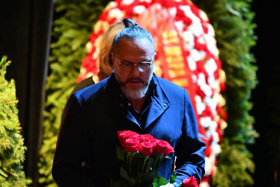 Прощание с актером В. Этушем