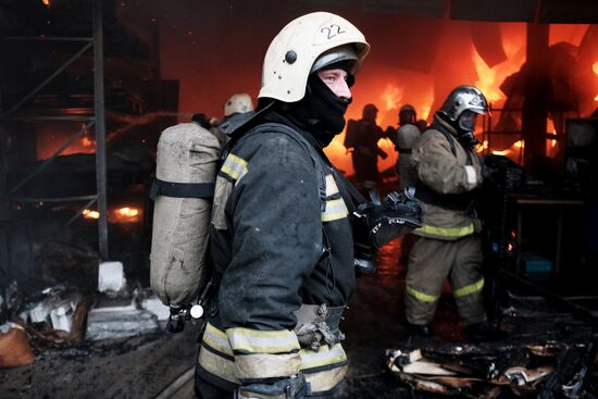 Пожар на складе полиэтилена в Краснодаре