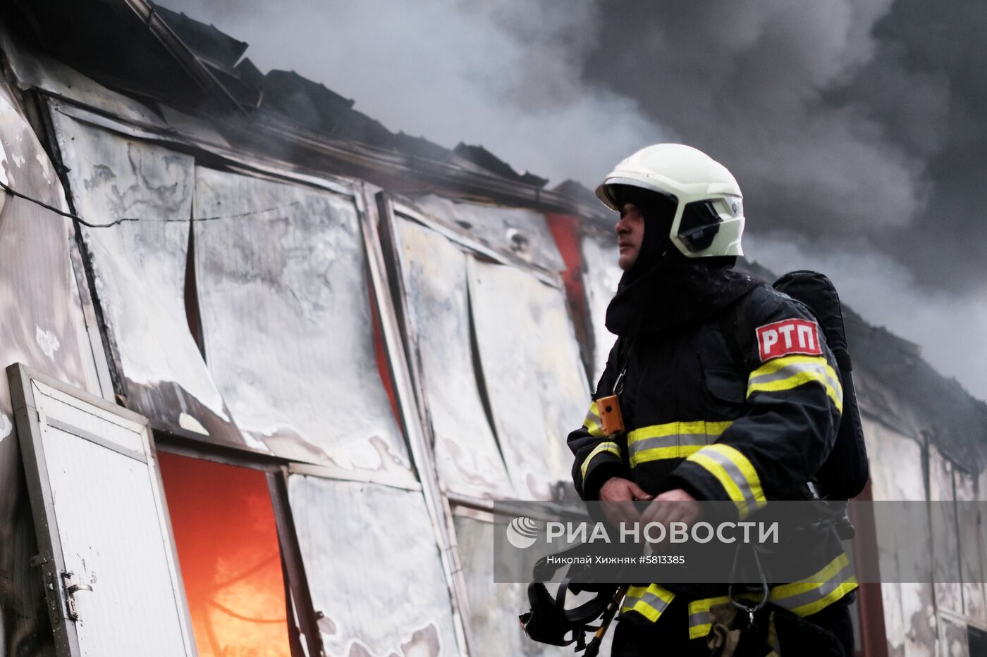 Пожар на складе полиэтилена в Краснодаре