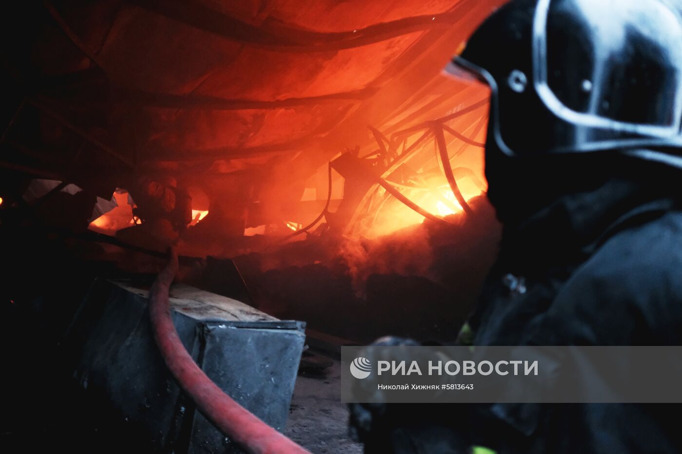 Пожар на складе полиэтилена в Краснодаре