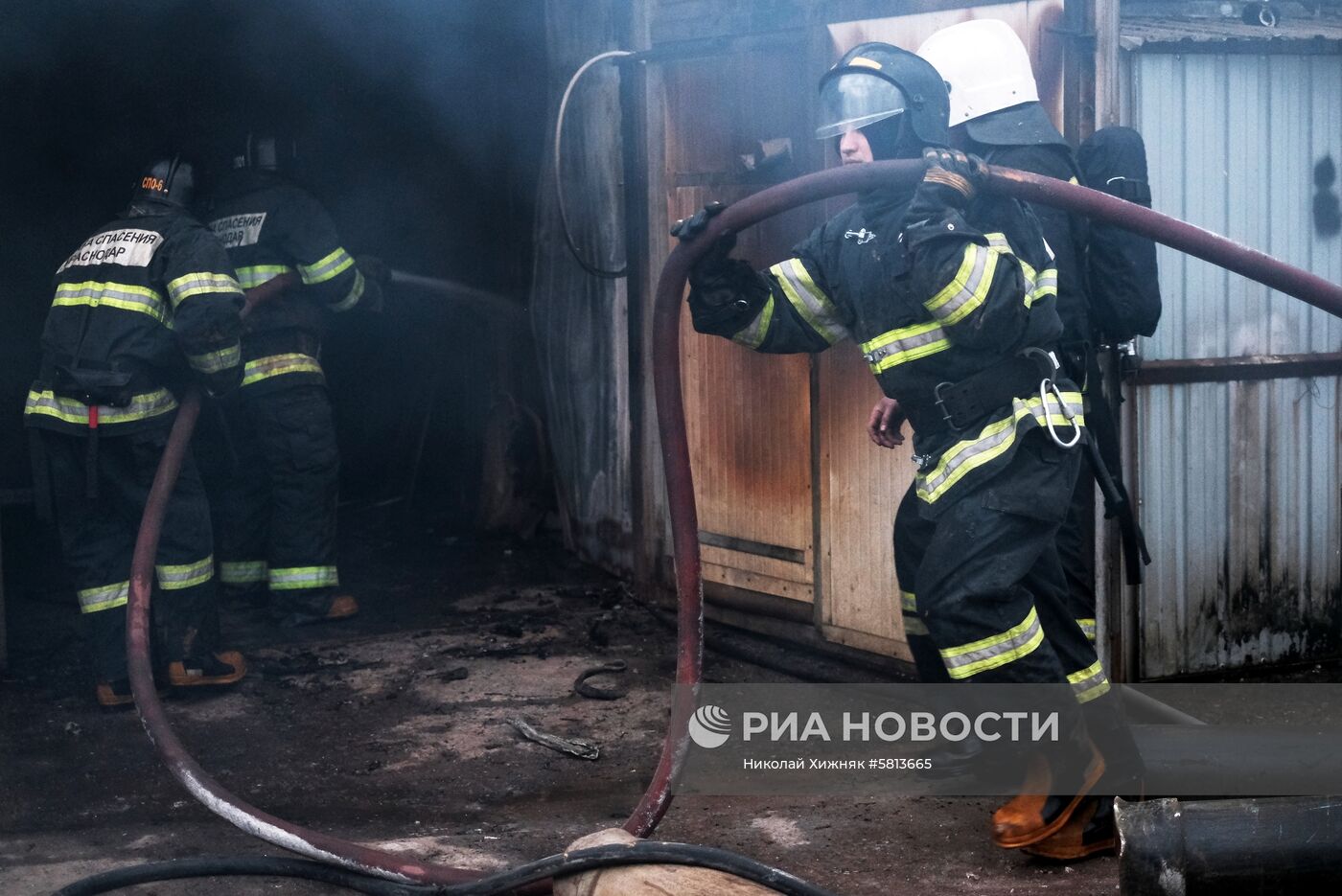 Пожар на складе полиэтилена в Краснодаре