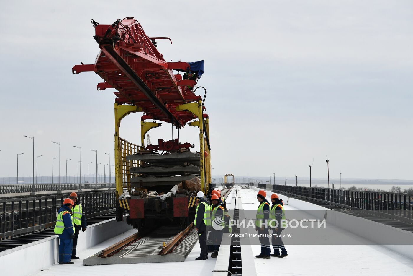 Строительство железнодорожной части Крымского моста