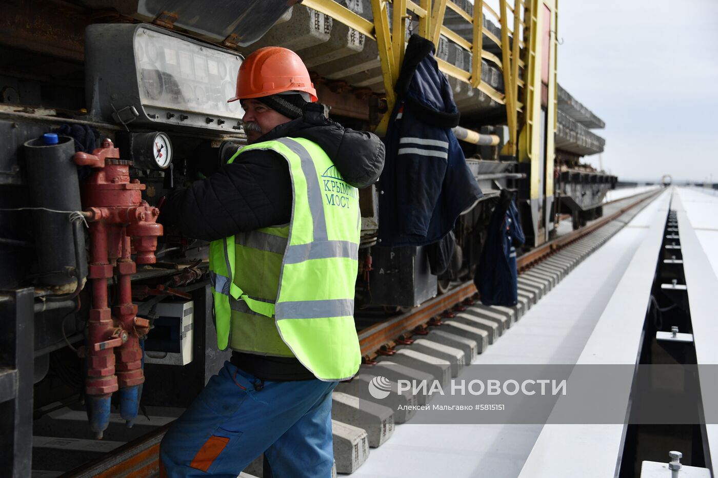 Строительство железнодорожной части Крымского моста