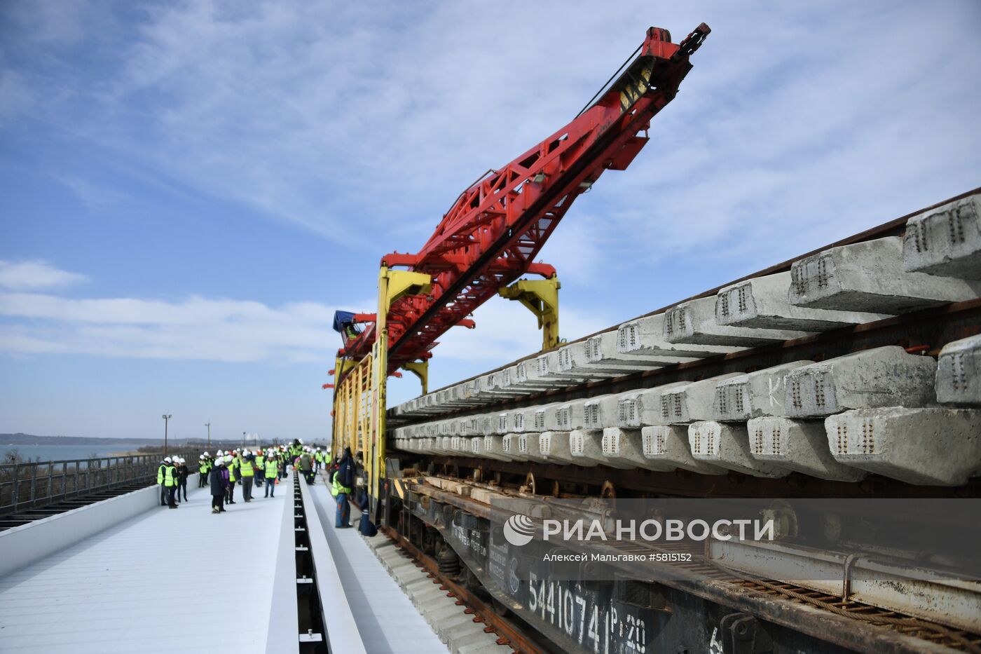 Строительство железнодорожной части Крымского моста