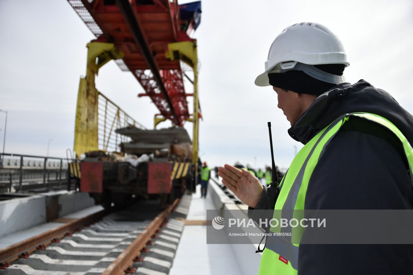 Строительство железнодорожной части Крымского моста