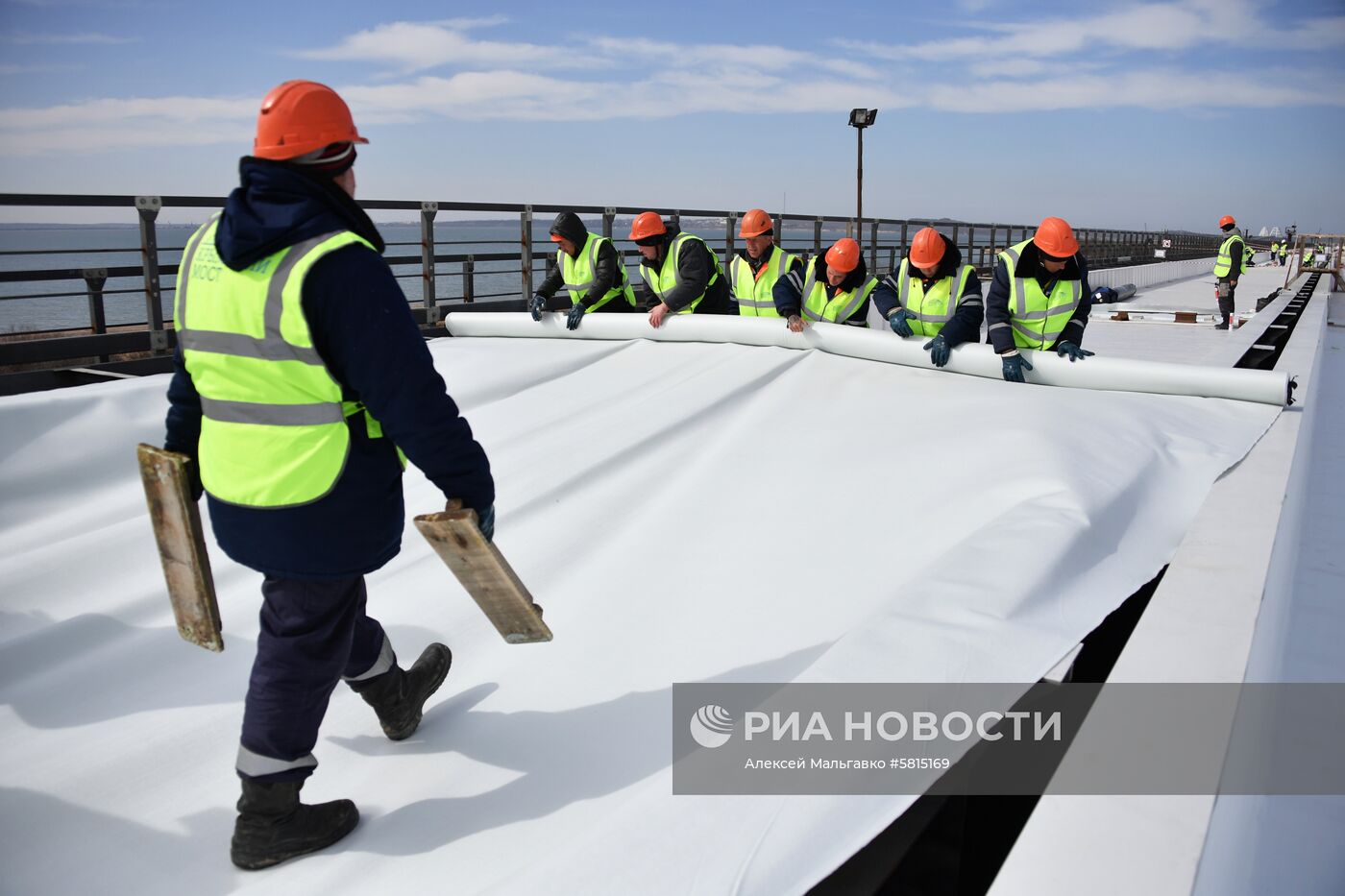 Строительство железнодорожной части Крымского моста