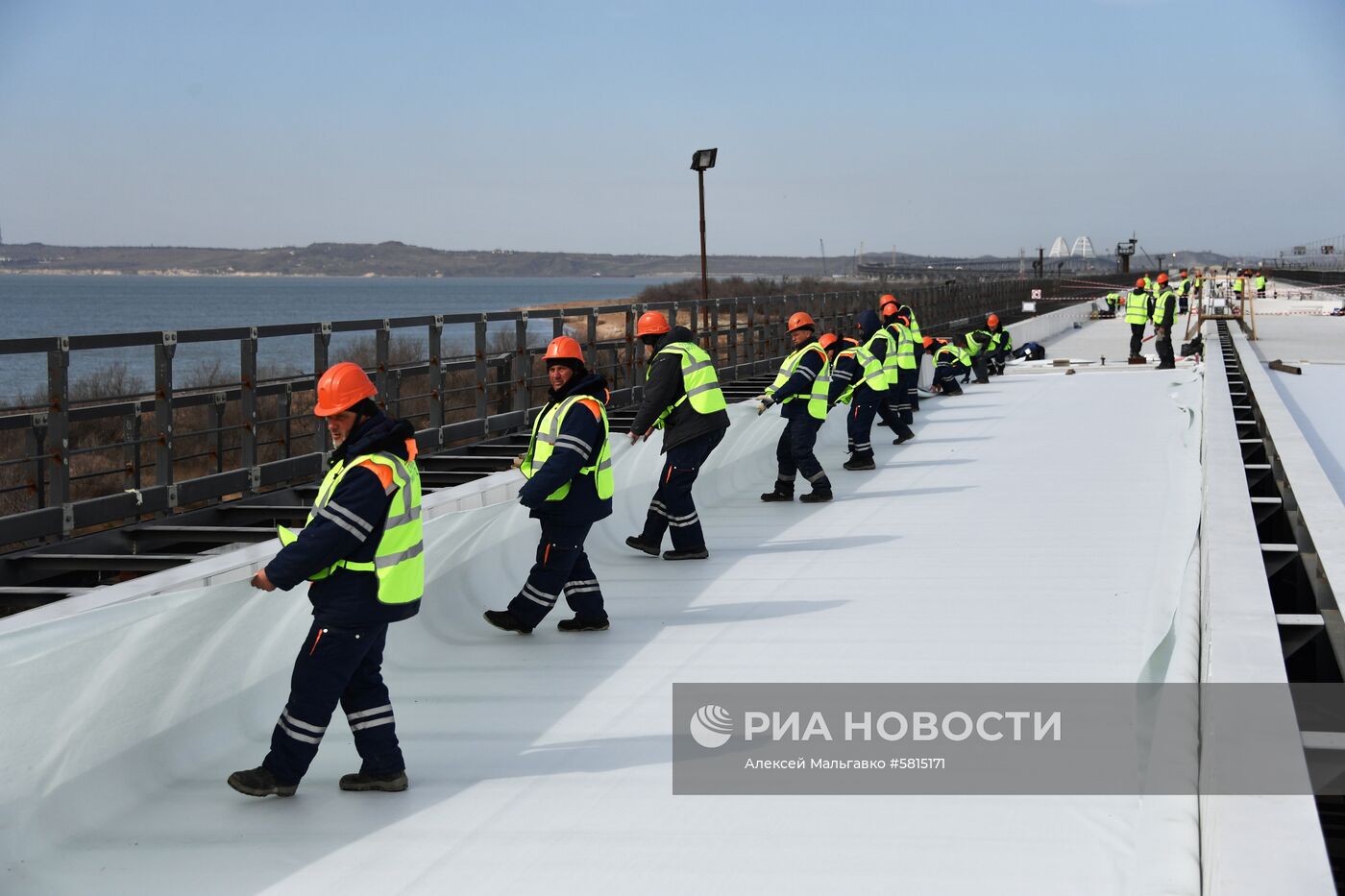 Строительство железнодорожной части Крымского моста