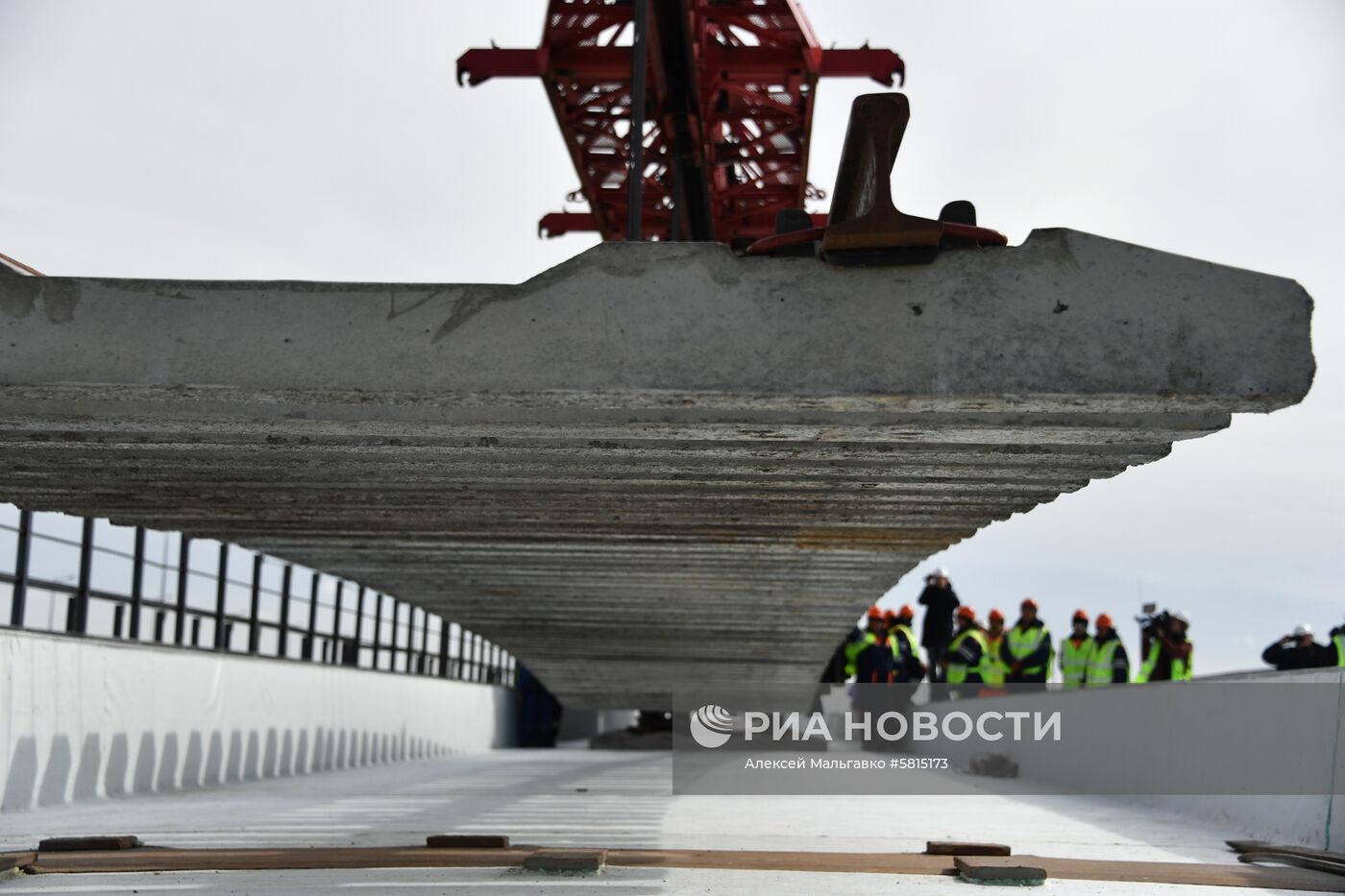 Строительство железнодорожной части Крымского моста