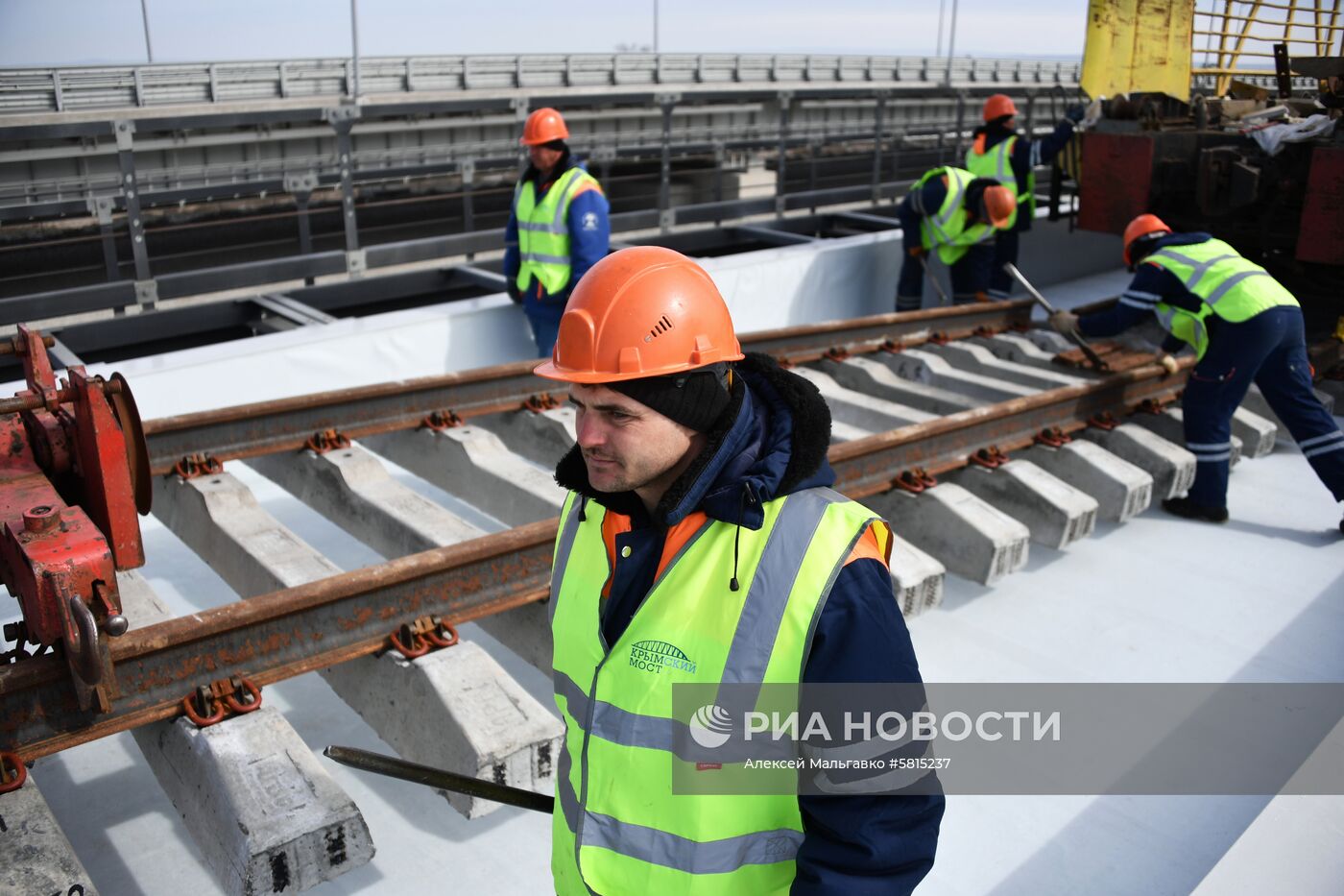 Строительство железнодорожной части Крымского моста