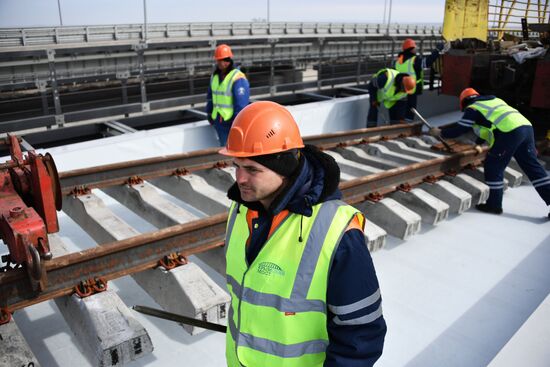 Строительство железнодорожной части Крымского моста