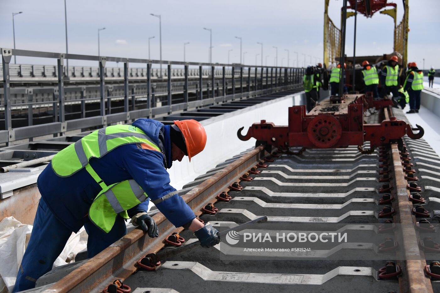 Строительство железнодорожной части Крымского моста