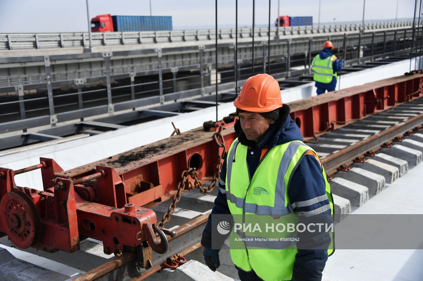 Строительство железнодорожной части Крымского моста