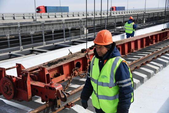 Строительство железнодорожной части Крымского моста