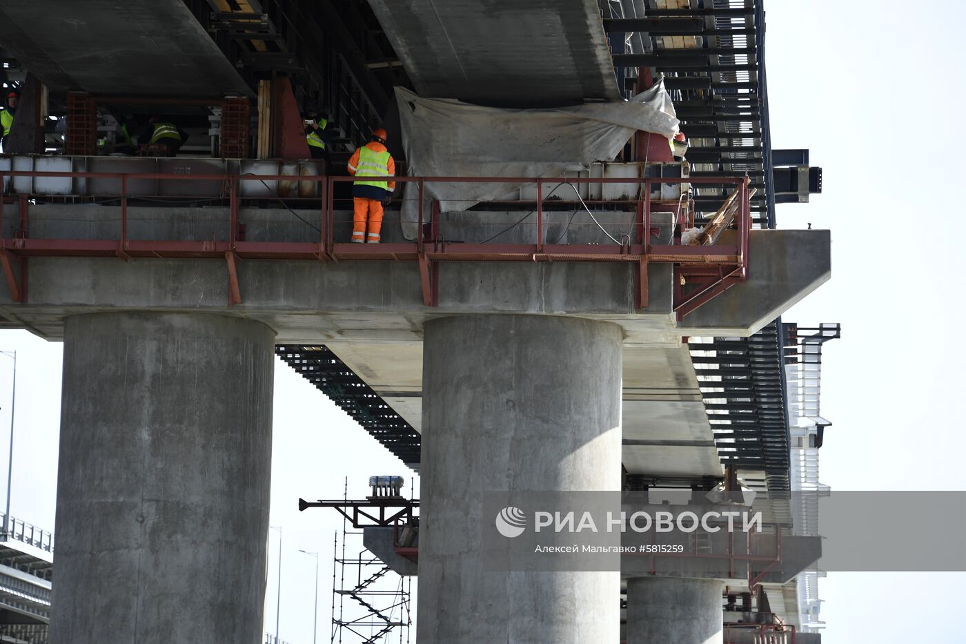 Строительство железнодорожной части Крымского моста