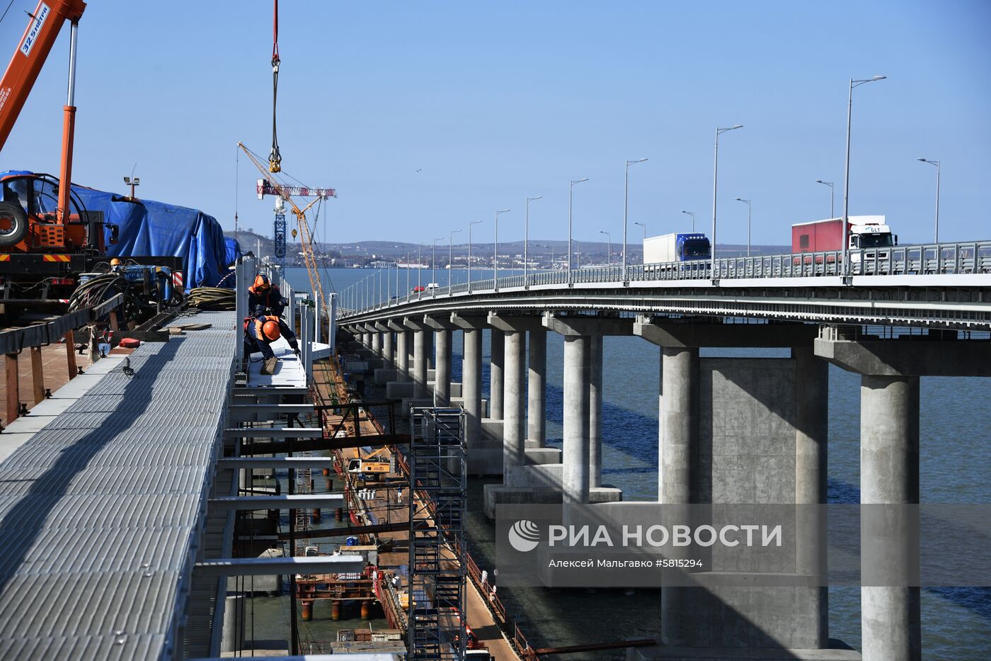 Строительство железнодорожной части Крымского моста