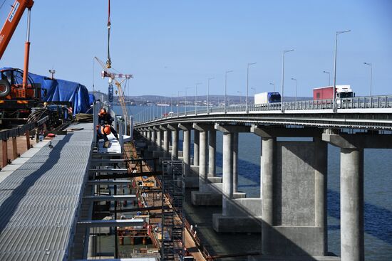 Строительство железнодорожной части Крымского моста