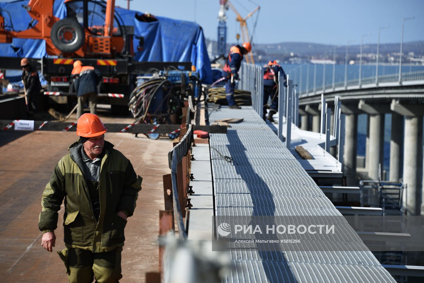 Строительство железнодорожной части Крымского моста