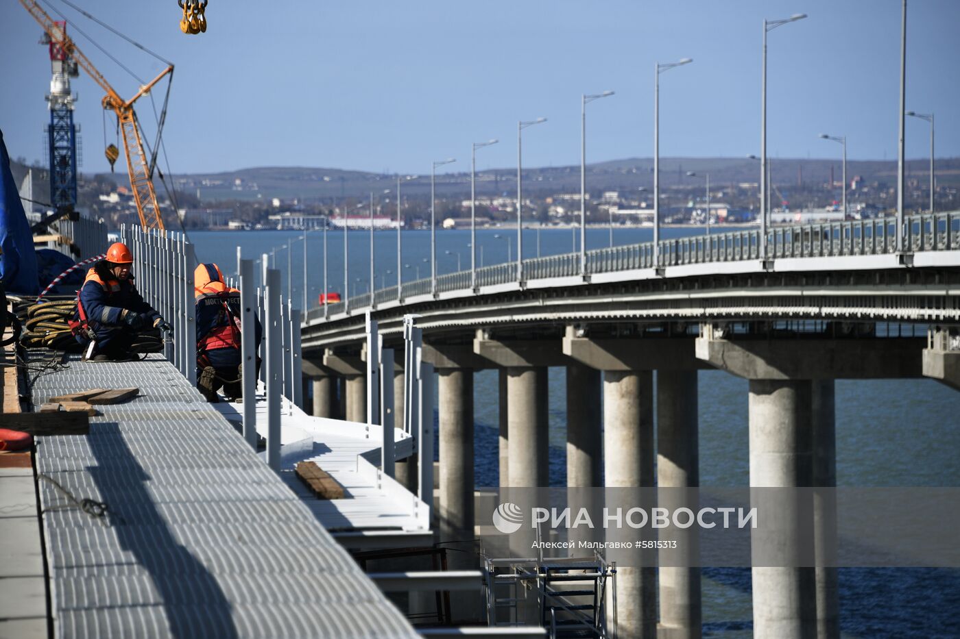 Строительство железнодорожной части Крымского моста