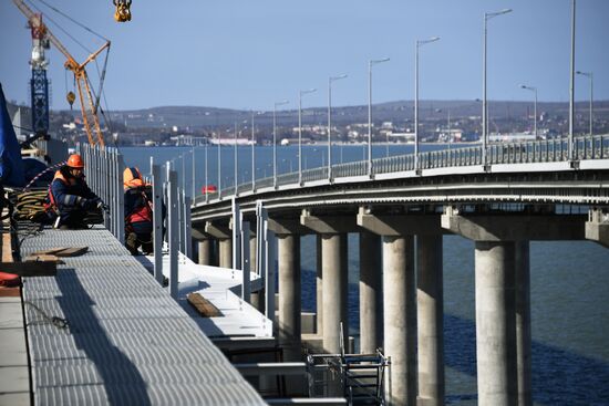 Строительство железнодорожной части Крымского моста