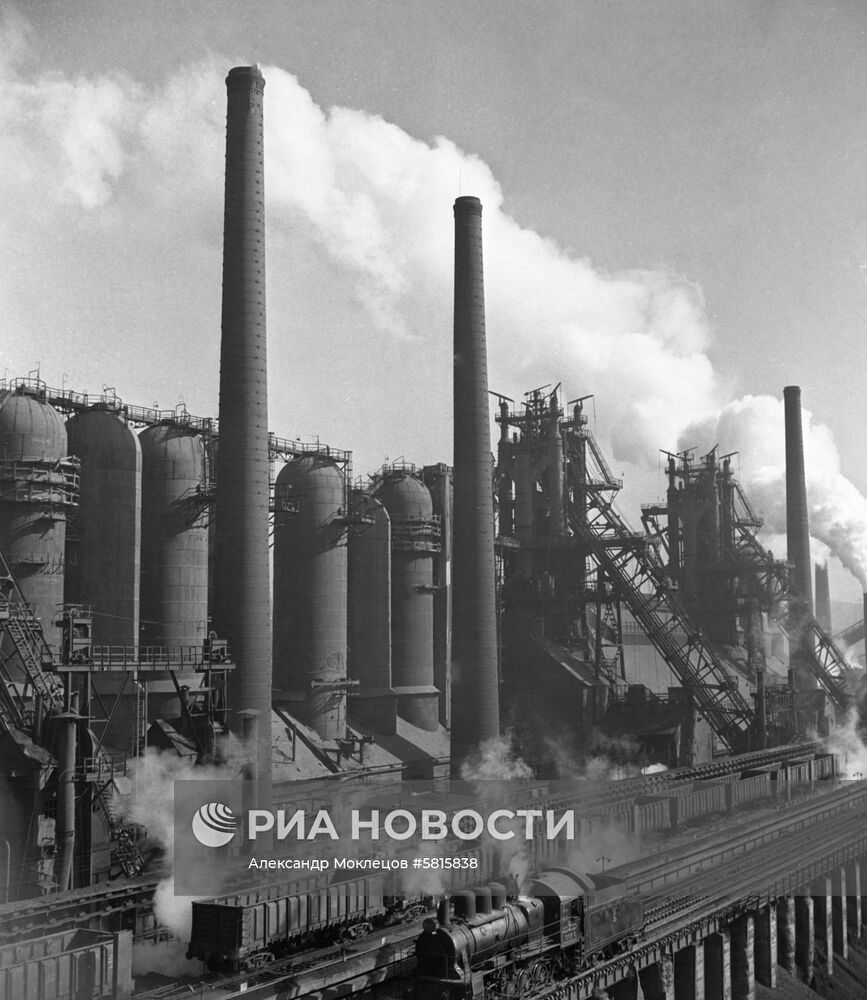 Новокузнецк металлургический комбинат. Западно сибирский металлургический завод новокузнецк. Кмк комбинат. Кмк новокузнецк завод. Кмк фабрика мебели логотип.