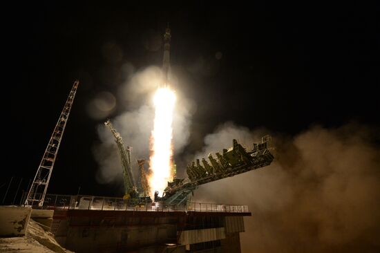 Старт пилотируемого корабля "Союз МС-12"