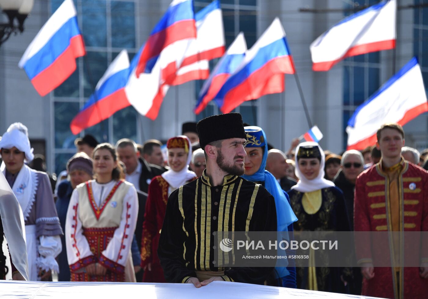 татары 2014. казанские и поволжские татары внешность. крымские женщины татары крымские татары. крымские татары митинг. крымские татары 2014.