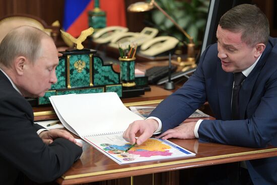 Президент РФ В. Путин встретился с губернатором Волгоградской области А. Бочаровым