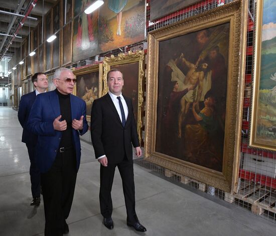 Премьер-министр РФ Д. Медведев посетил "Мосфильм"