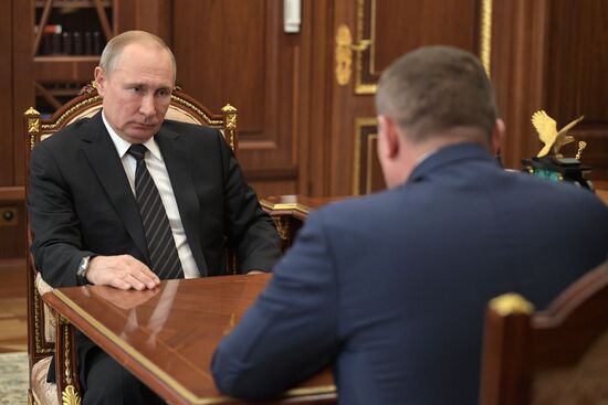 Президент РФ В. Путин встретился с губернатором Волгоградской области А. Бочаровым