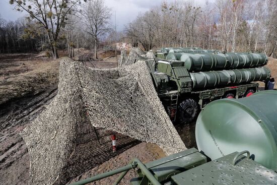 Новые расчеты С-400 заступили на первое боевое дежурство 