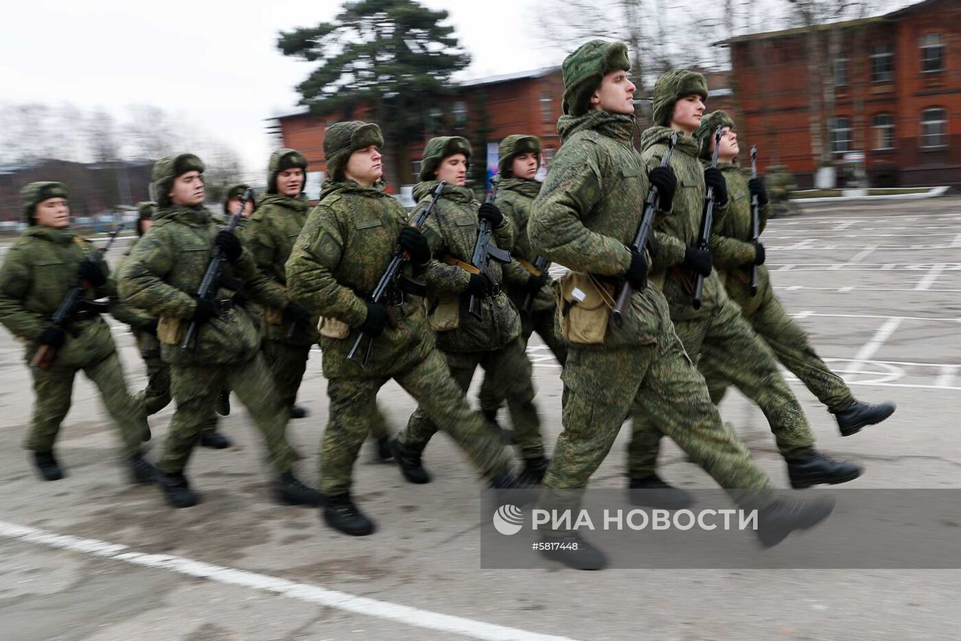 Новые расчеты С-400 заступили на первое боевое дежурство 