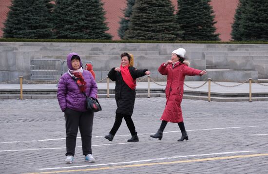 Иностранные туристы на Красной Площади в Москве