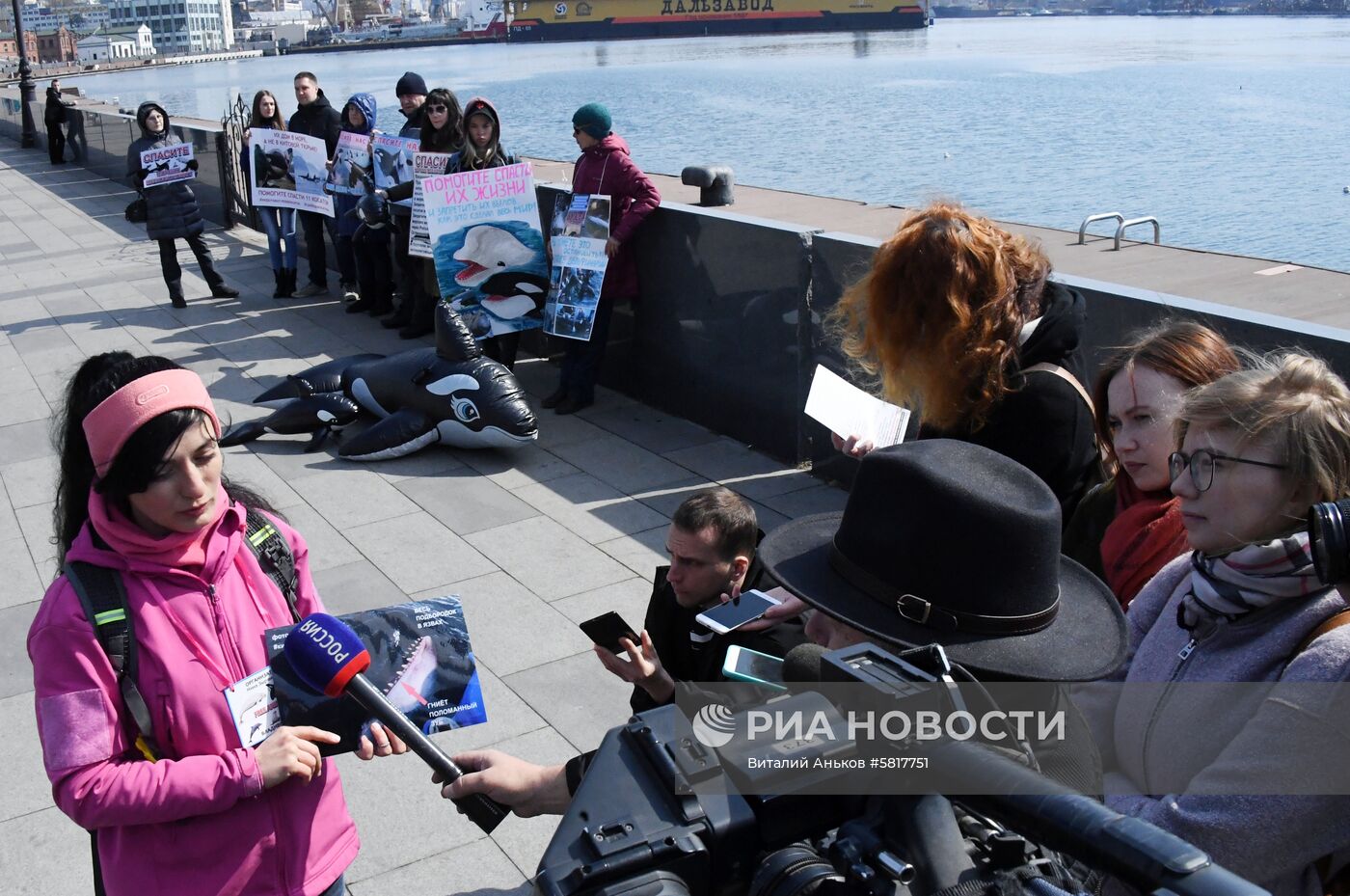 Пикет в защиту приморских белух и косаток
