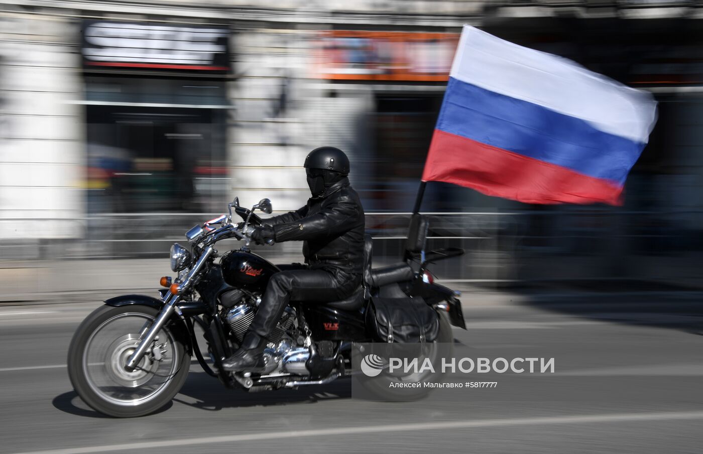 Автопробег мотоклуба "Ночные волки" в Крыму