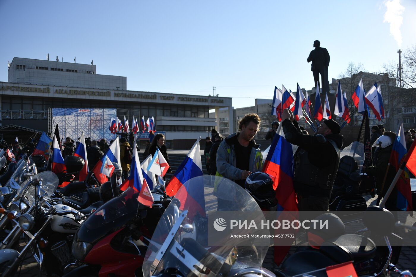 Автопробег мотоклуба "Ночные волки" в Крыму