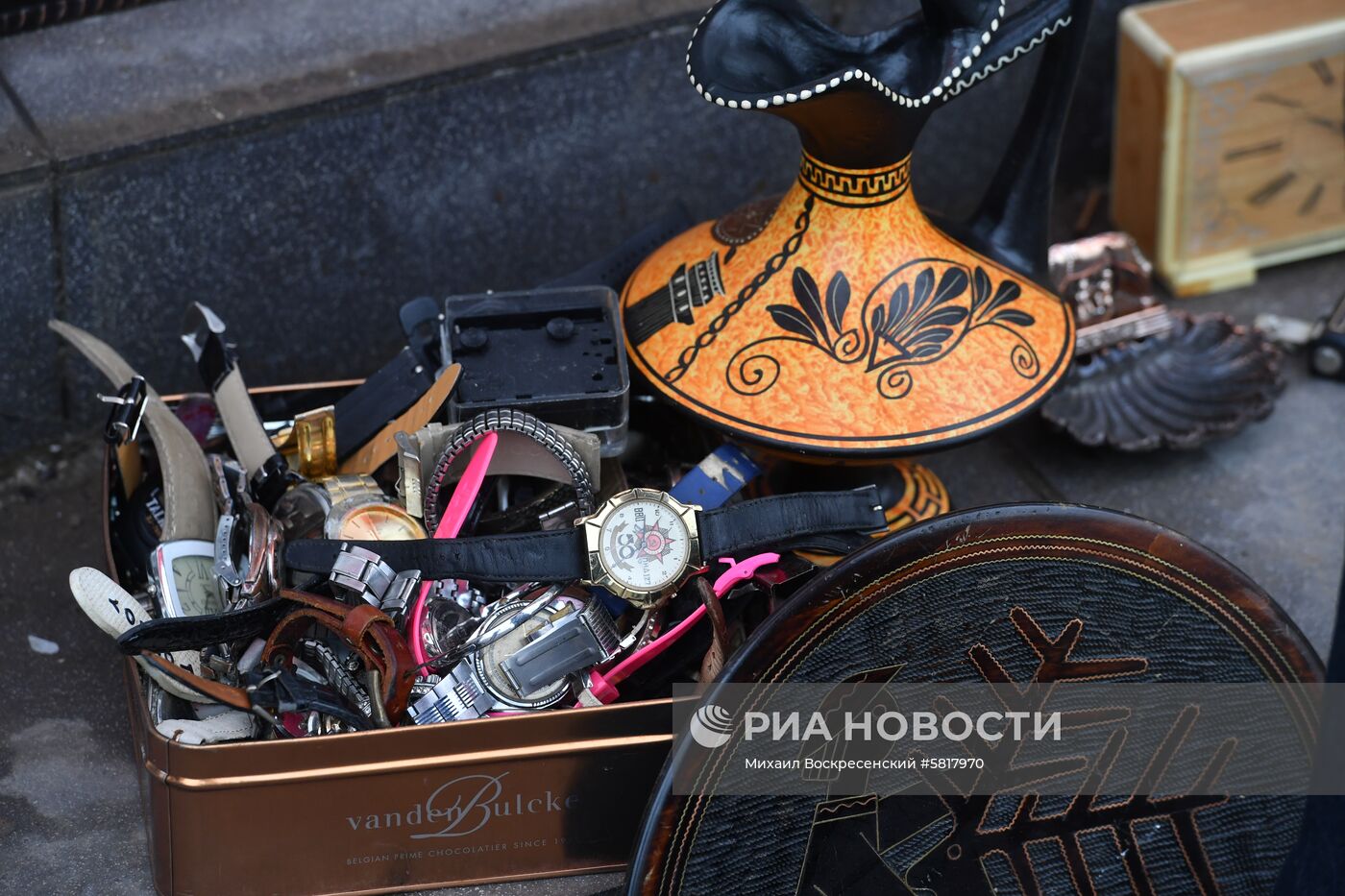 Первый еженедельный блошиный рынок в Москве
