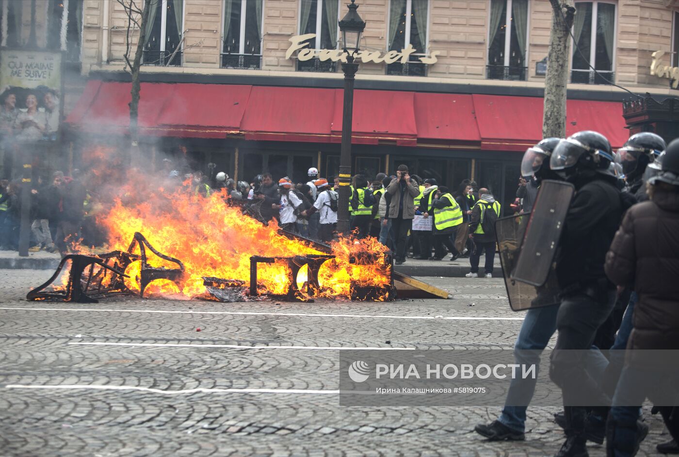 Акция протестов "Желтые жилеты" в Париже