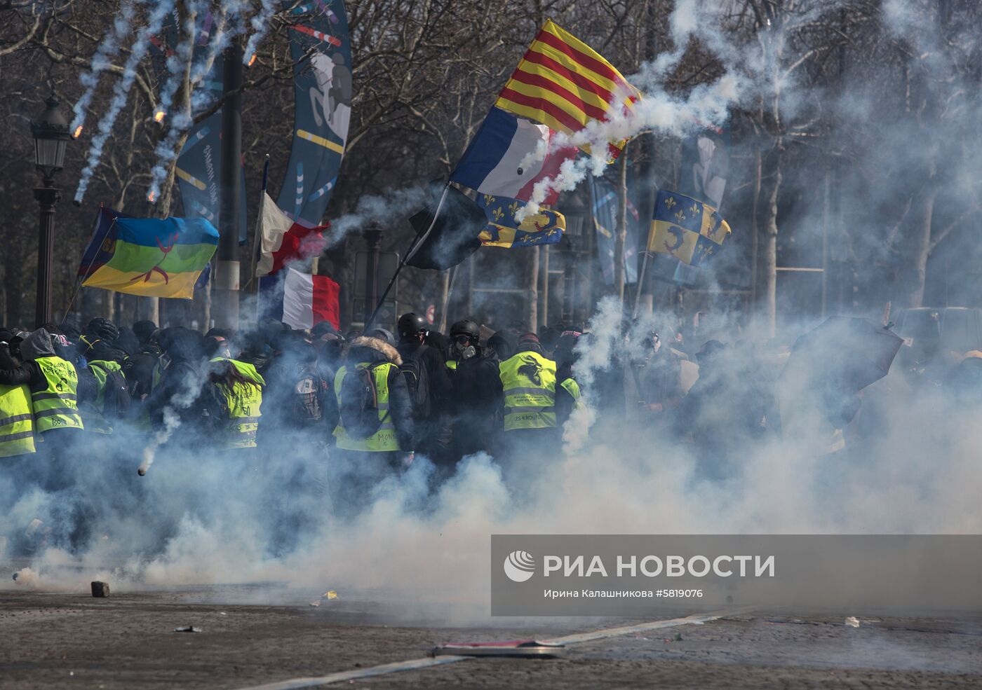 Акция протестов "Желтые жилеты" в Париже