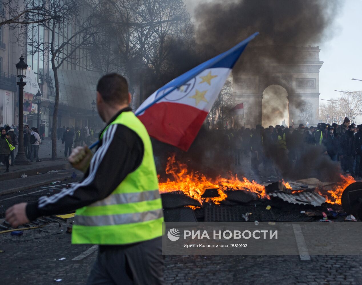 Акция протестов "Желтые жилеты" в Париже