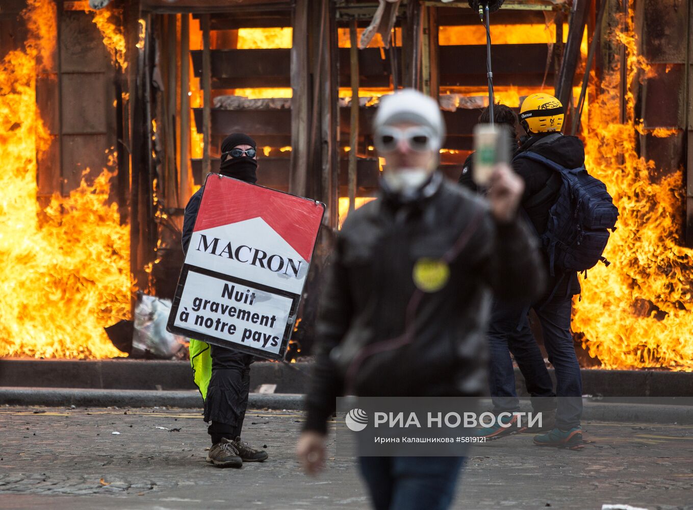 Акция протестов "Желтые жилеты" в Париже