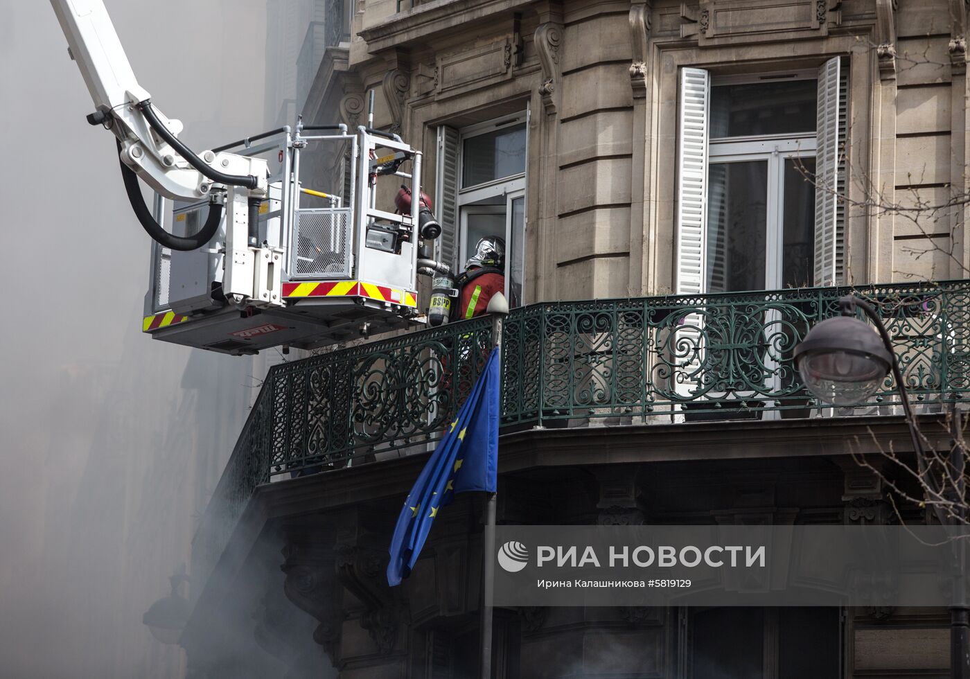 Акция протестов "Желтые жилеты" в Париже