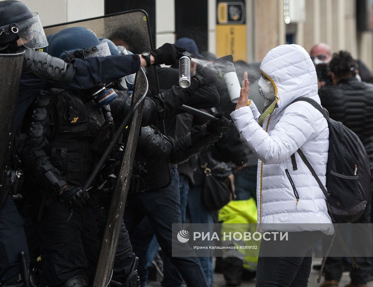 Акция протестов "Желтые жилеты" в Париже