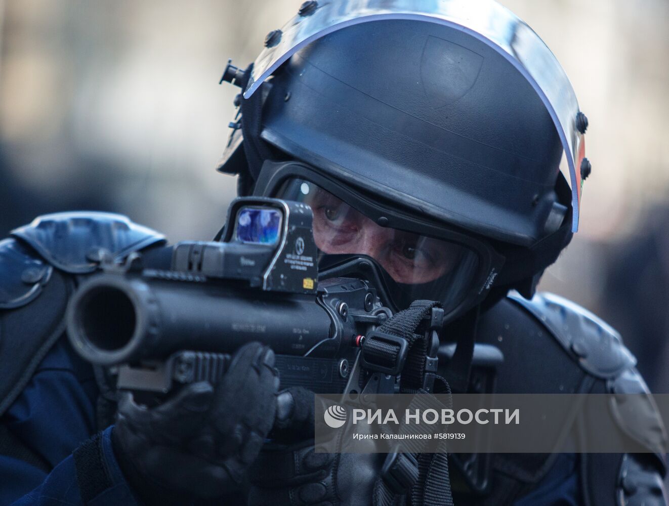 Акция протестов "Желтые жилеты" в Париже