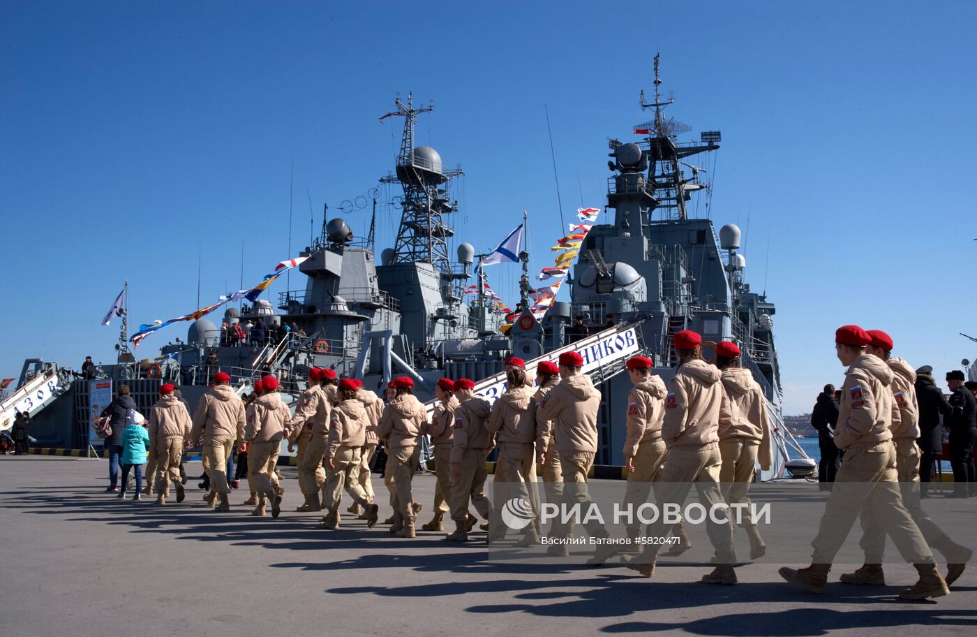 Акция "Военная служба по контракту в Вооружённых силах — Твой выбор!" в Севастополе