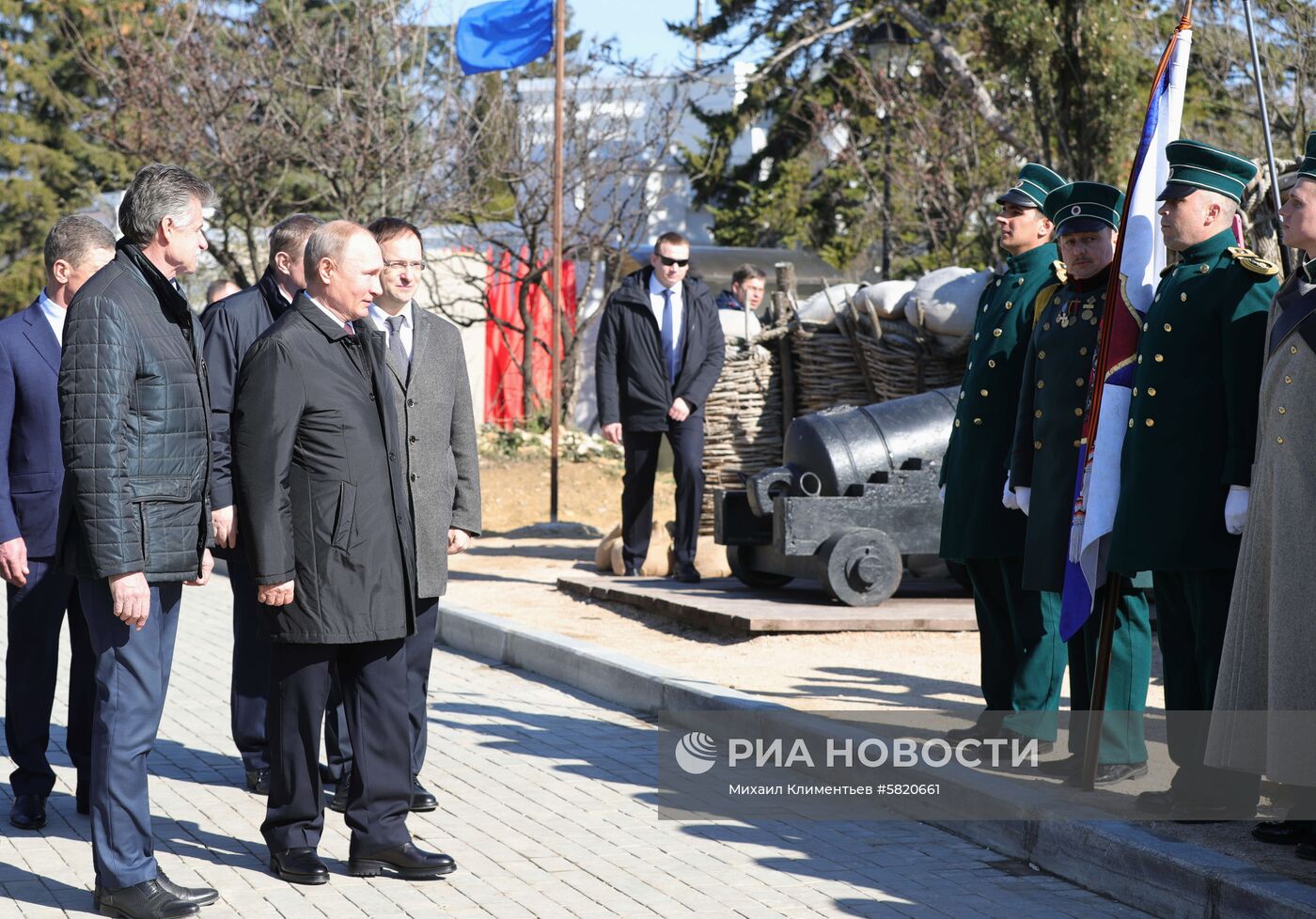Рабочая поездка президента РФ В. Путина в Крым