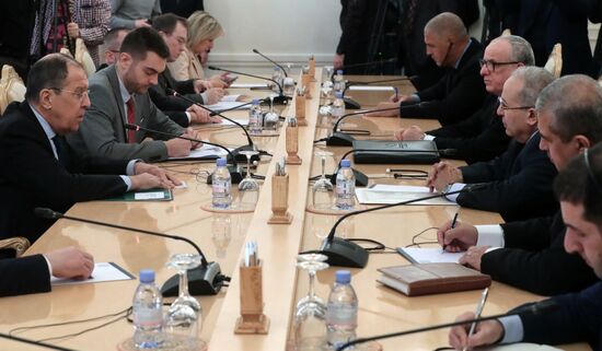 Встреча главы МИД РФ С. Лаврова с советником президента Алжира Р. Ламамрой 