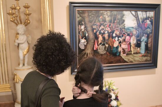 В Эрмитаже представили картину Брейгеля "Проповедь Иоанна Крестителя"