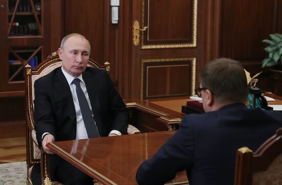 Президент РФ В. Путин встретился с врио губернатора Челябинской области А. Текслером